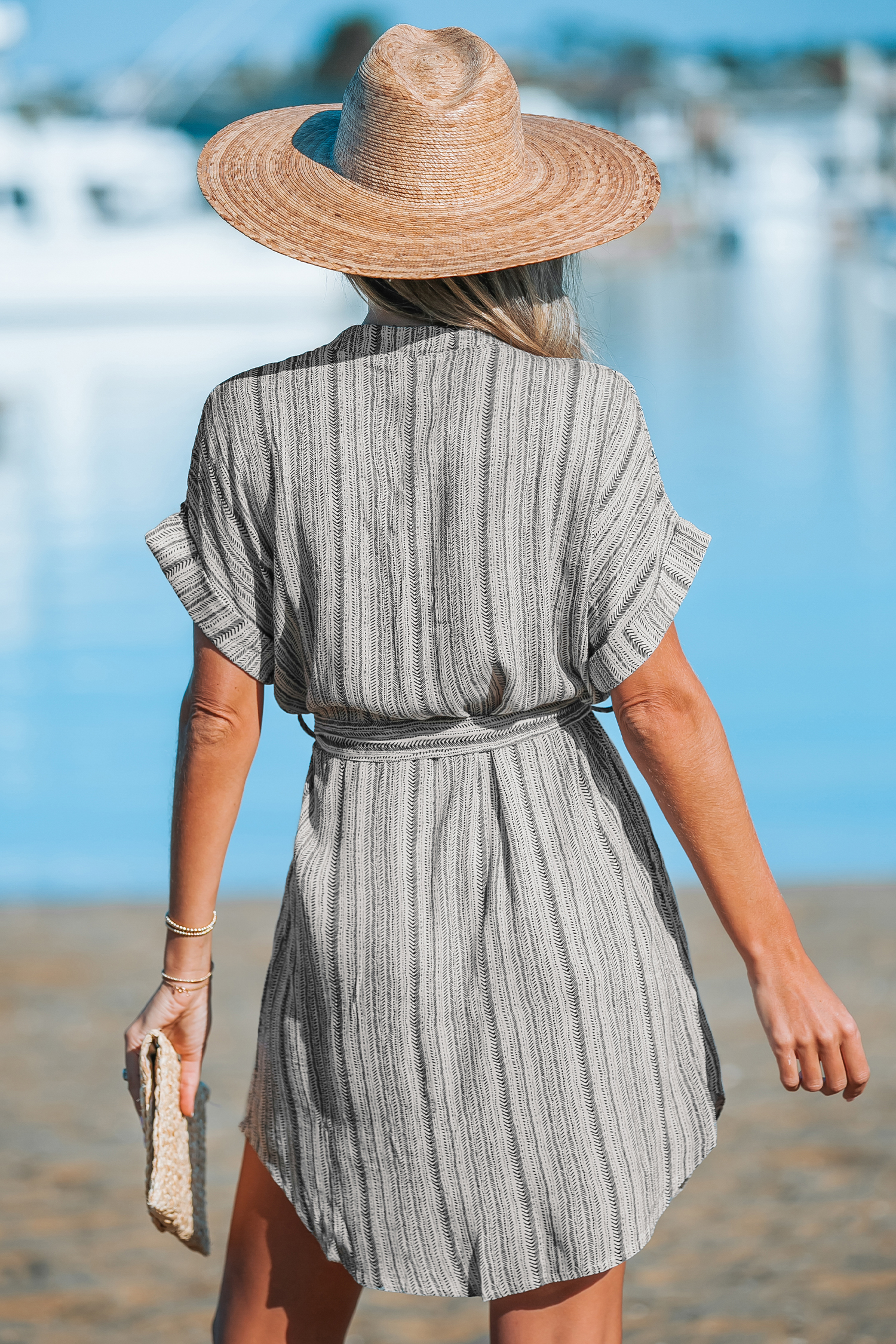 Robe chemise à col en V et rayures