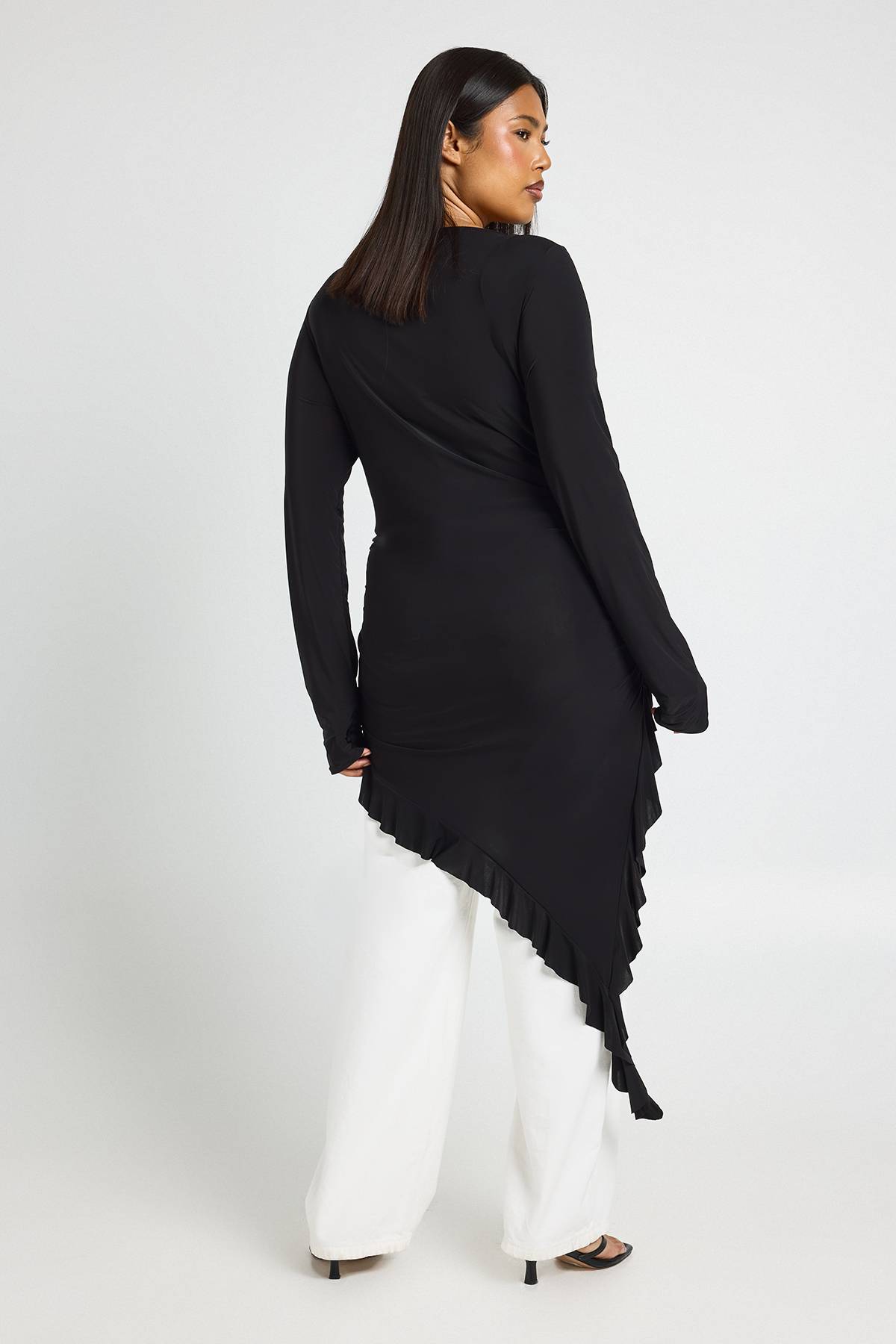 boohoo Haut Grande Taille À Manches Longues Toucher Doux Avec Ourlet À Volant