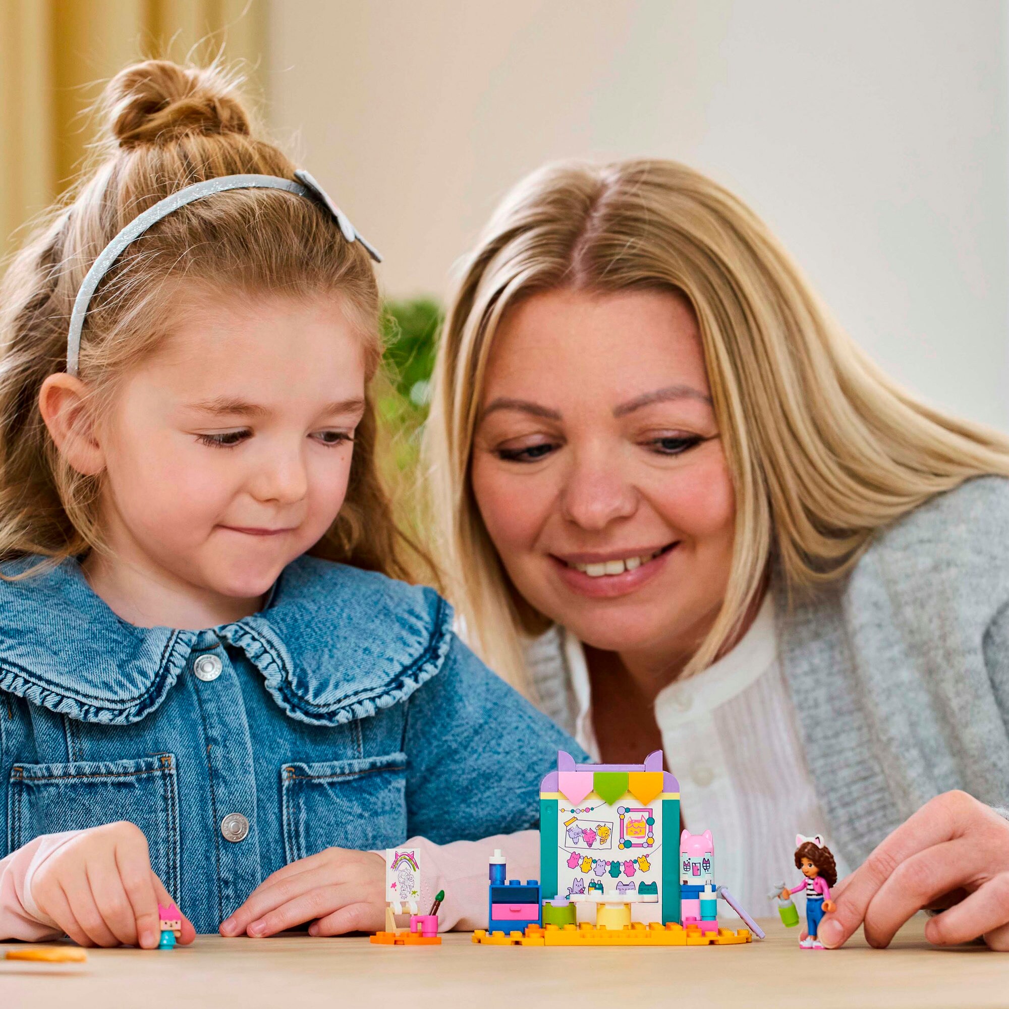 LEGO Konstruktionsspielzeug Gabby's Dollhouse Bastelspaß mit Baby Box