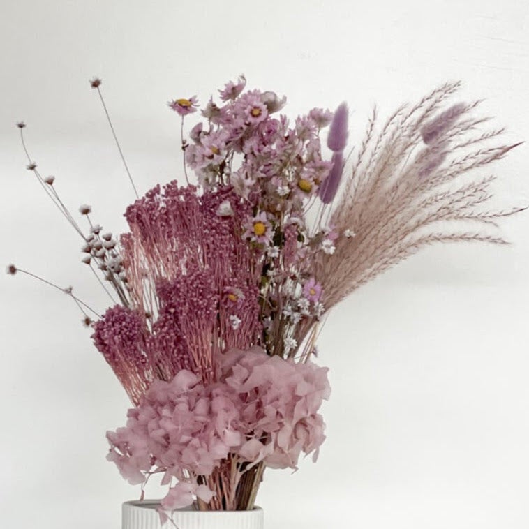 Lentemagie: een boeket droogbloemen in delicate pasteltinten