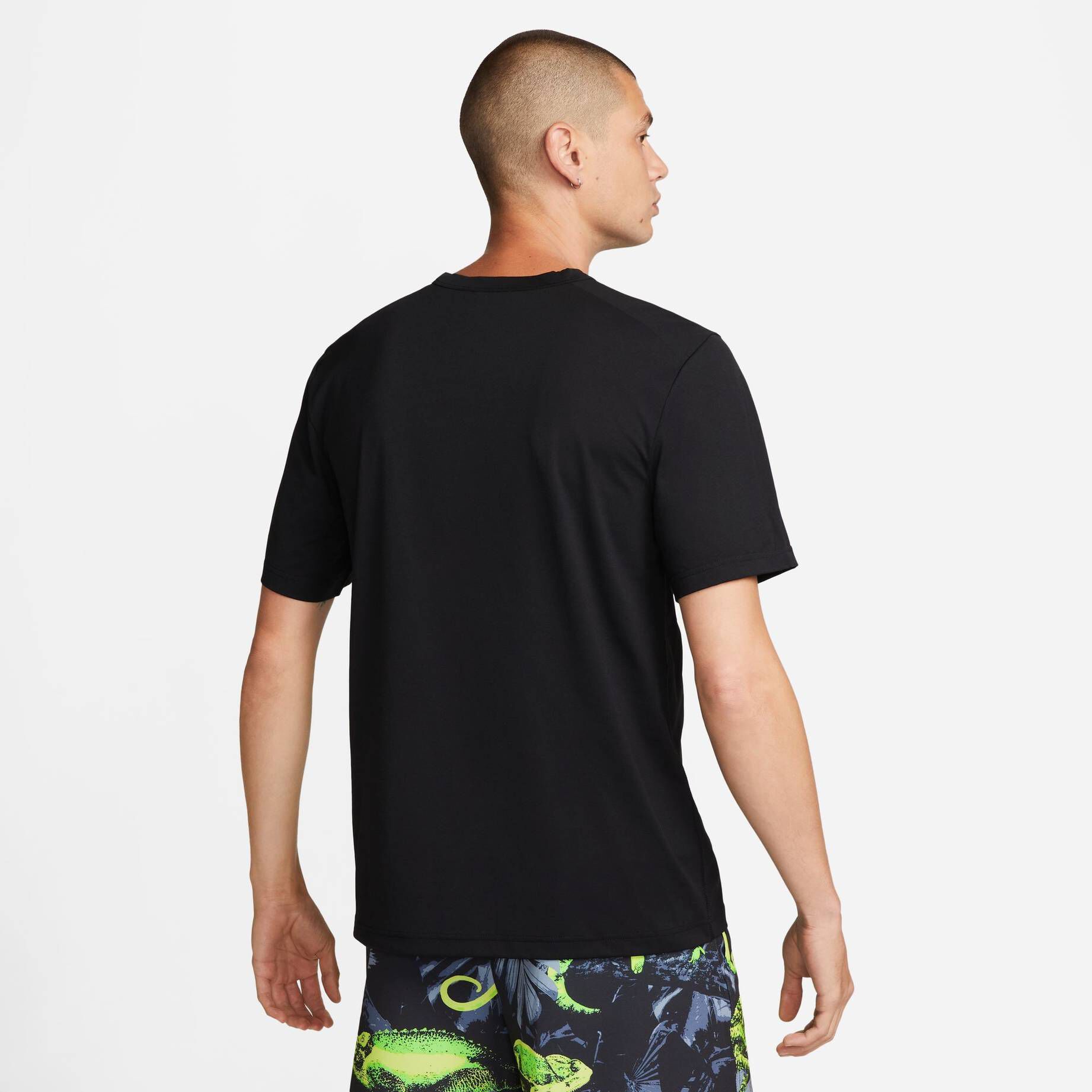 Nike| Herren Trainingsshirt HYVERSE STUDIO '72