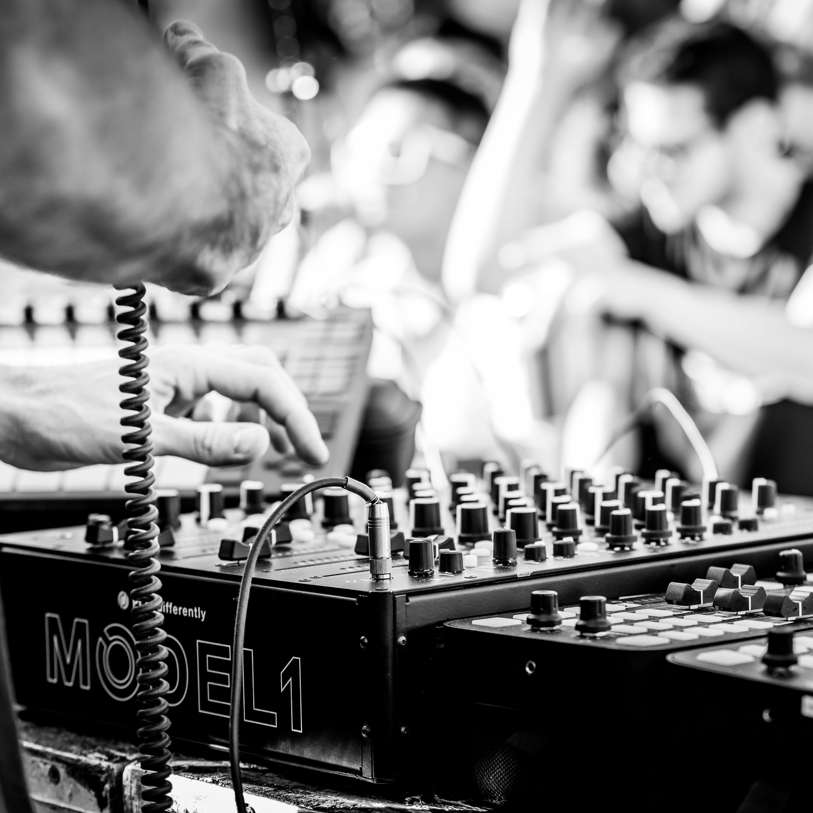 PLAYdifferently MODEL 1 6-kanaals analoge DJ-mixer