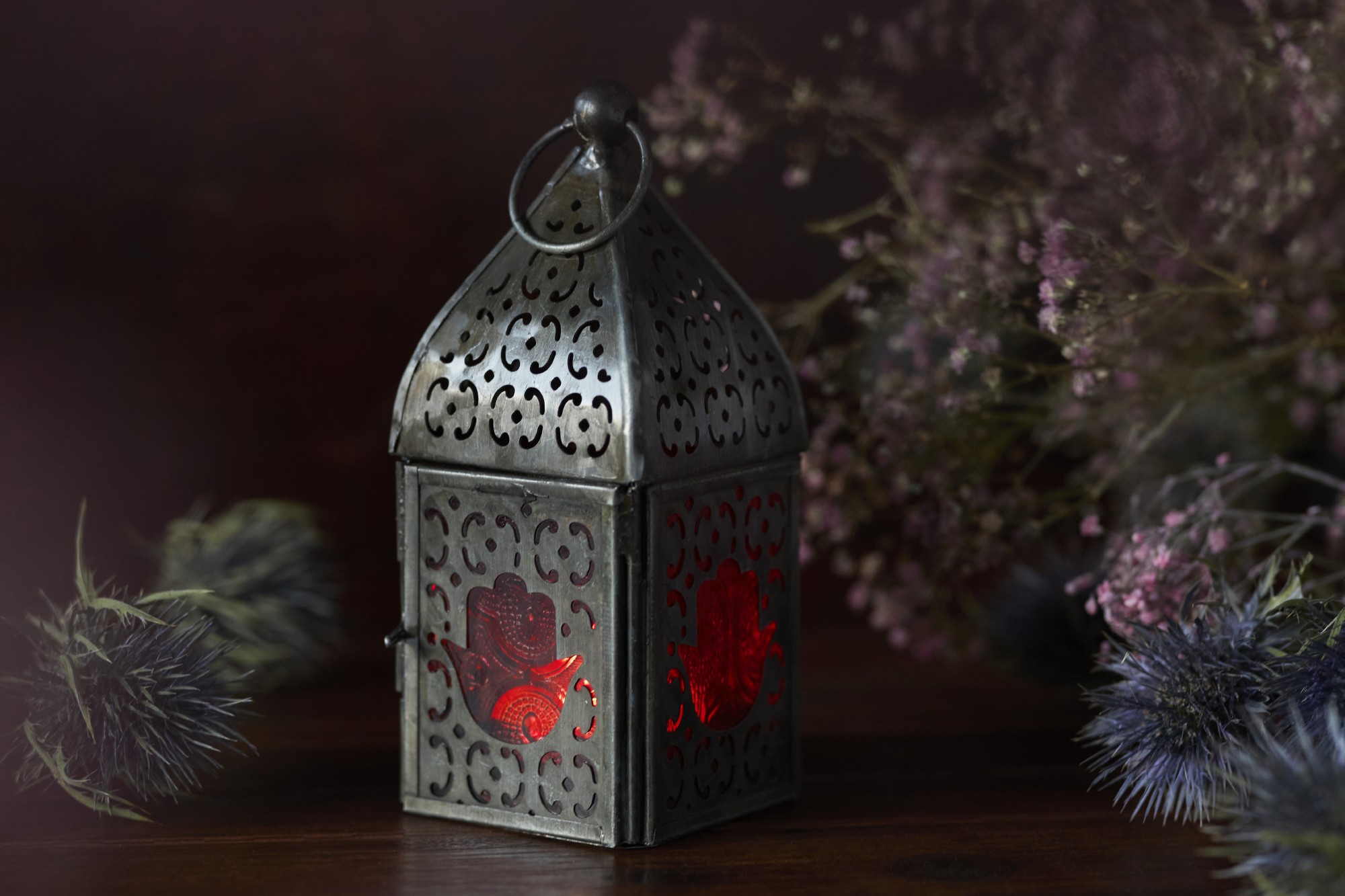 Laterne 'Red Hamsa', rot, T 5,5 cm, B 5,5 cm, H 14 cm von fischer's lagerhaus