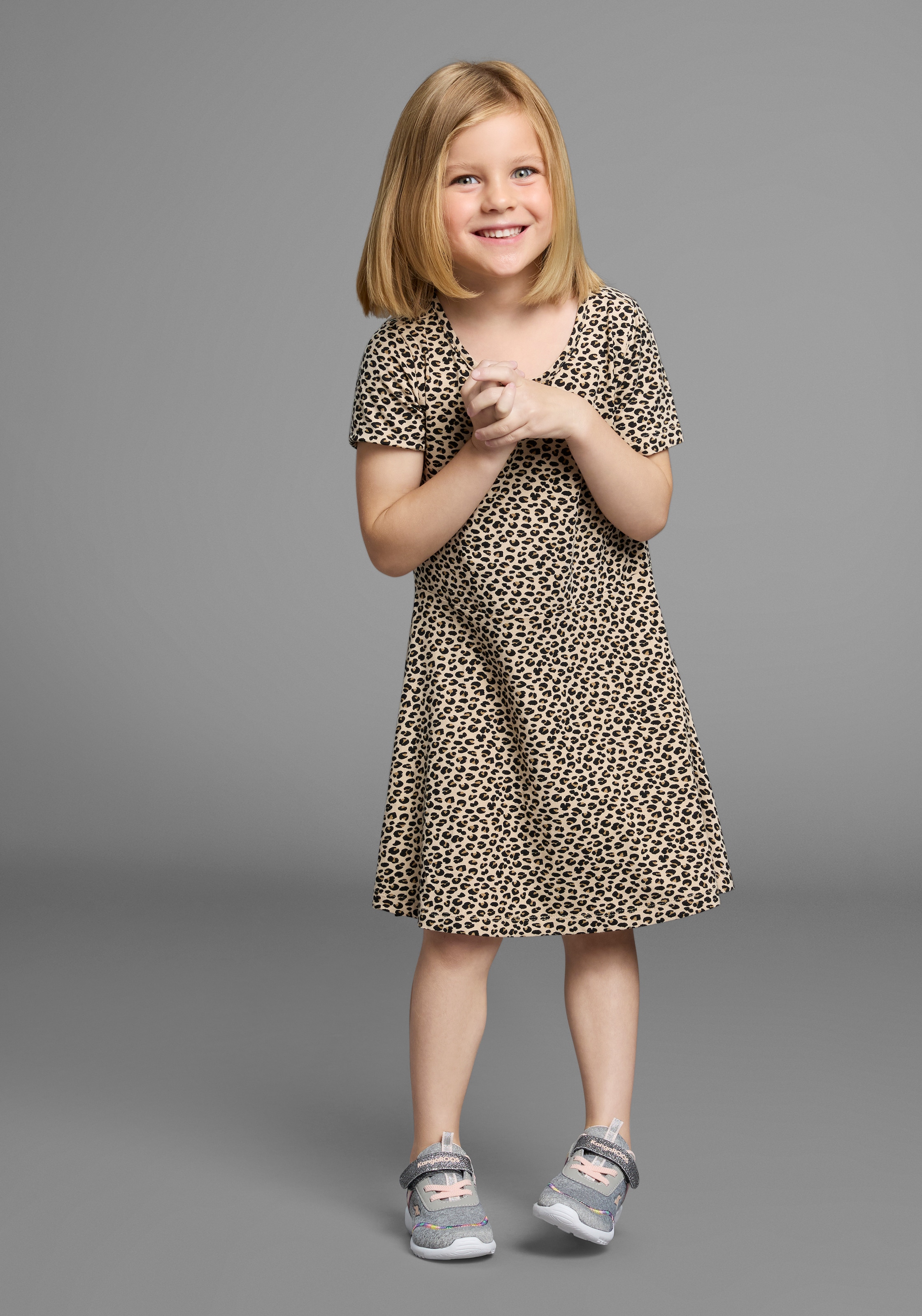 KIDSWORLD Jerseykleid »Shirtkleid in Leo-Musterung« Shirtkleid in Leo-Optik, unten austestellt