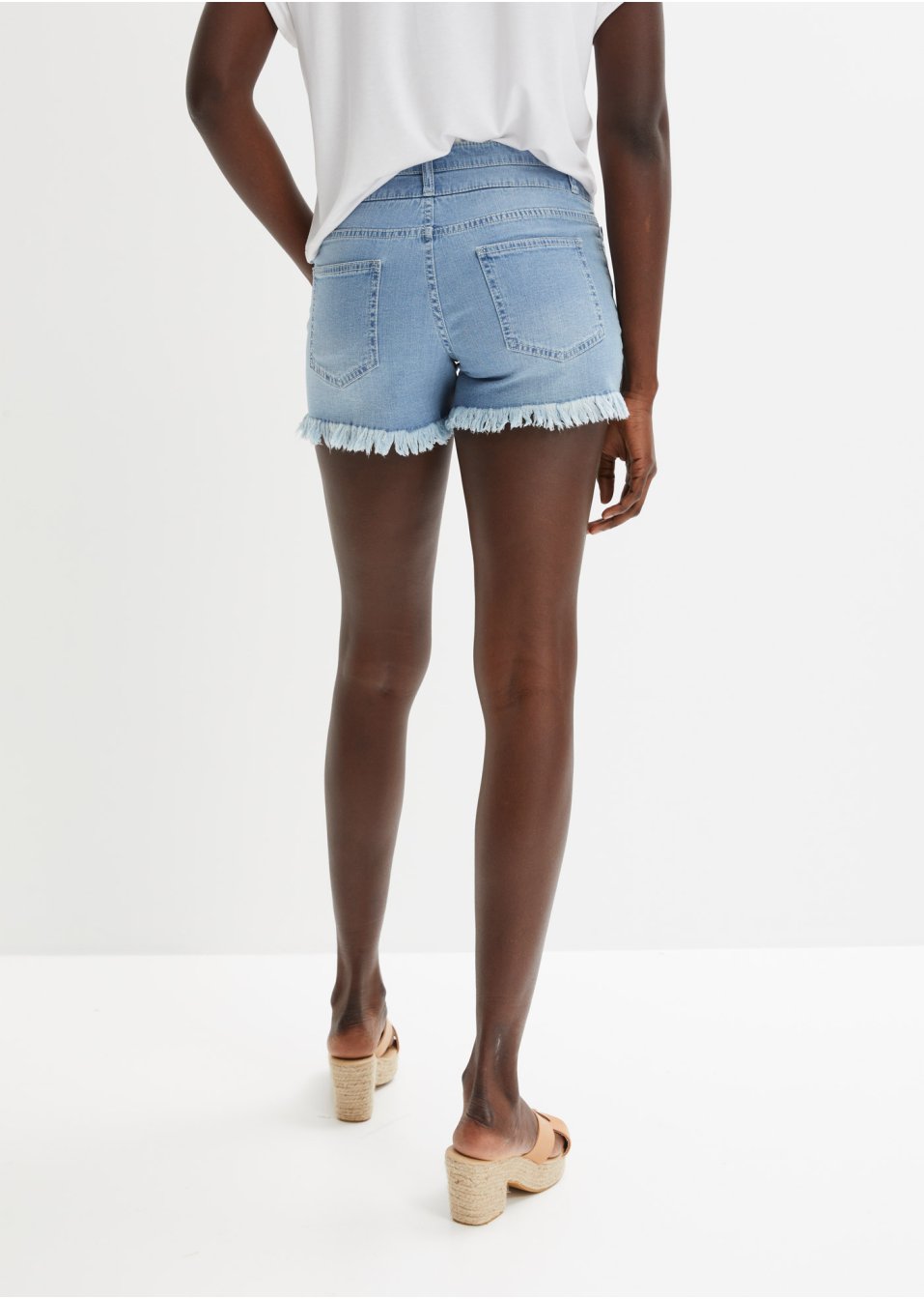 Short en jean avec base effilochée