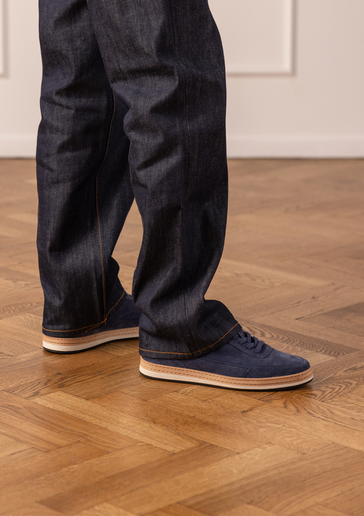 Donkerblauwe suède sneakers