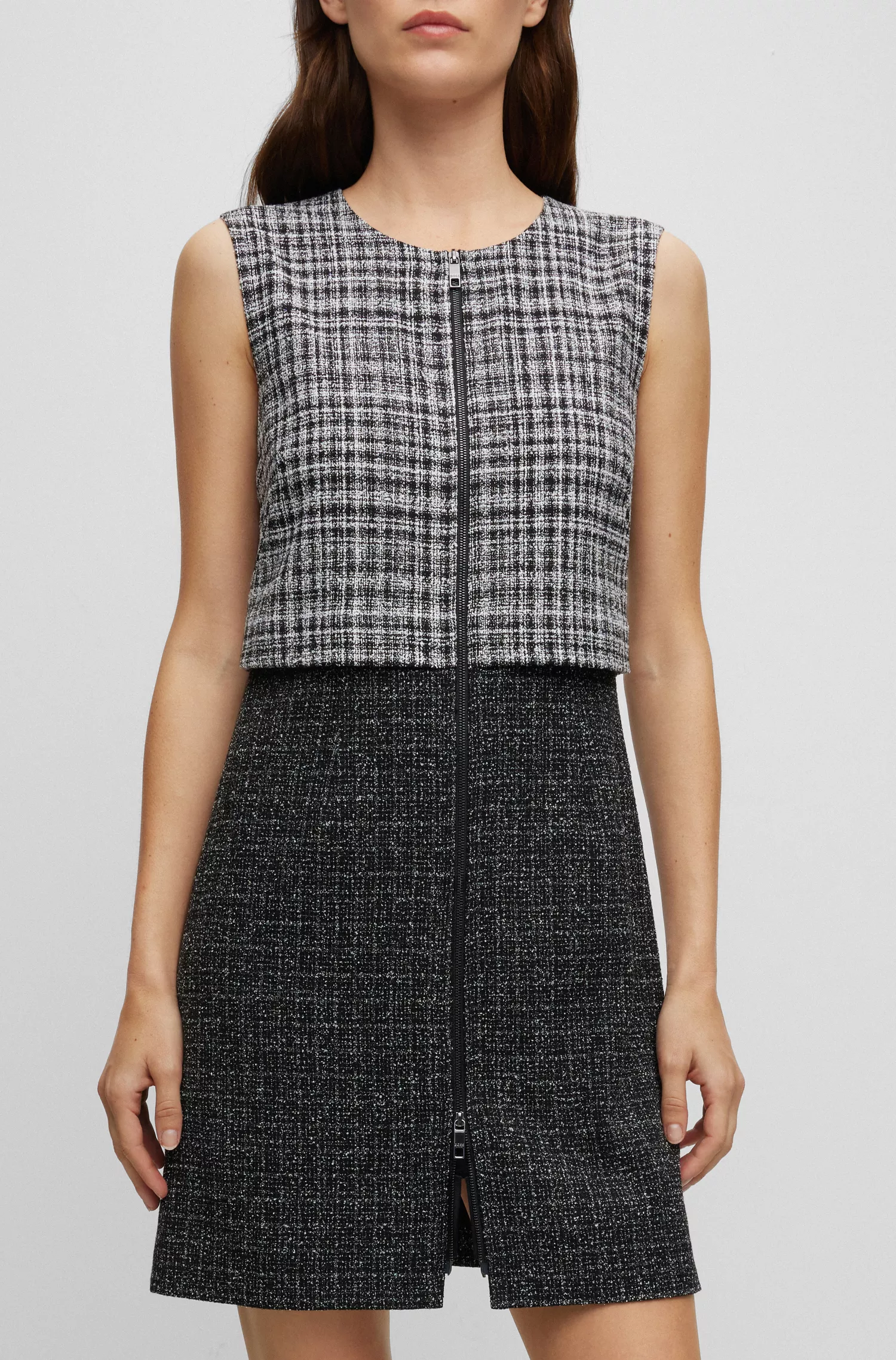 Vestido BOSS preto xadrez com zíper frontal em materiais mistos