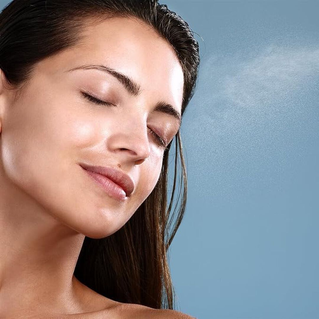 REVOLUTION  Glow Fix Illuminating Fixing Spray - 100ml