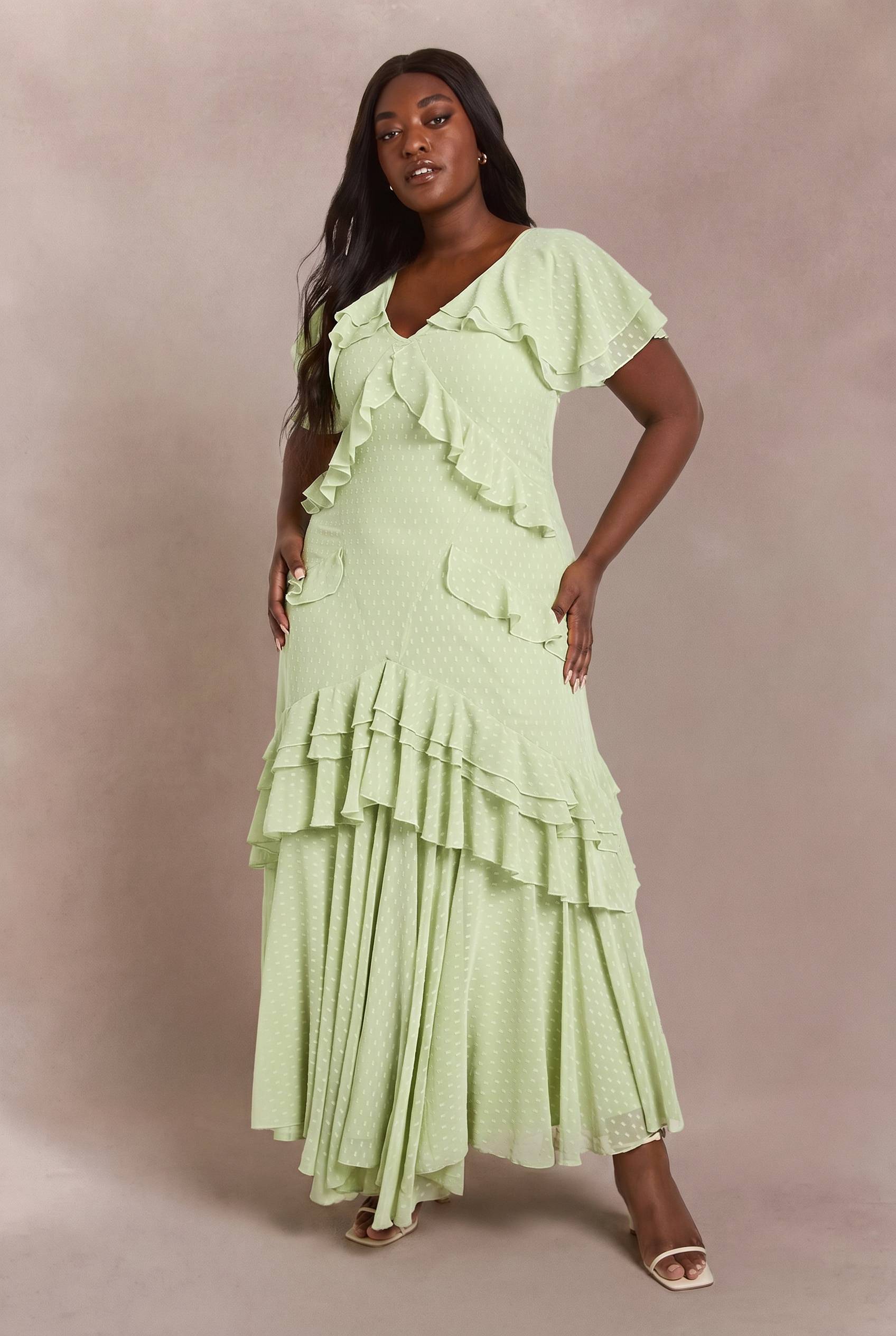 boohoo Robe Maxi En Mousseline Dobby Grande Taille Avec Détails De Volants