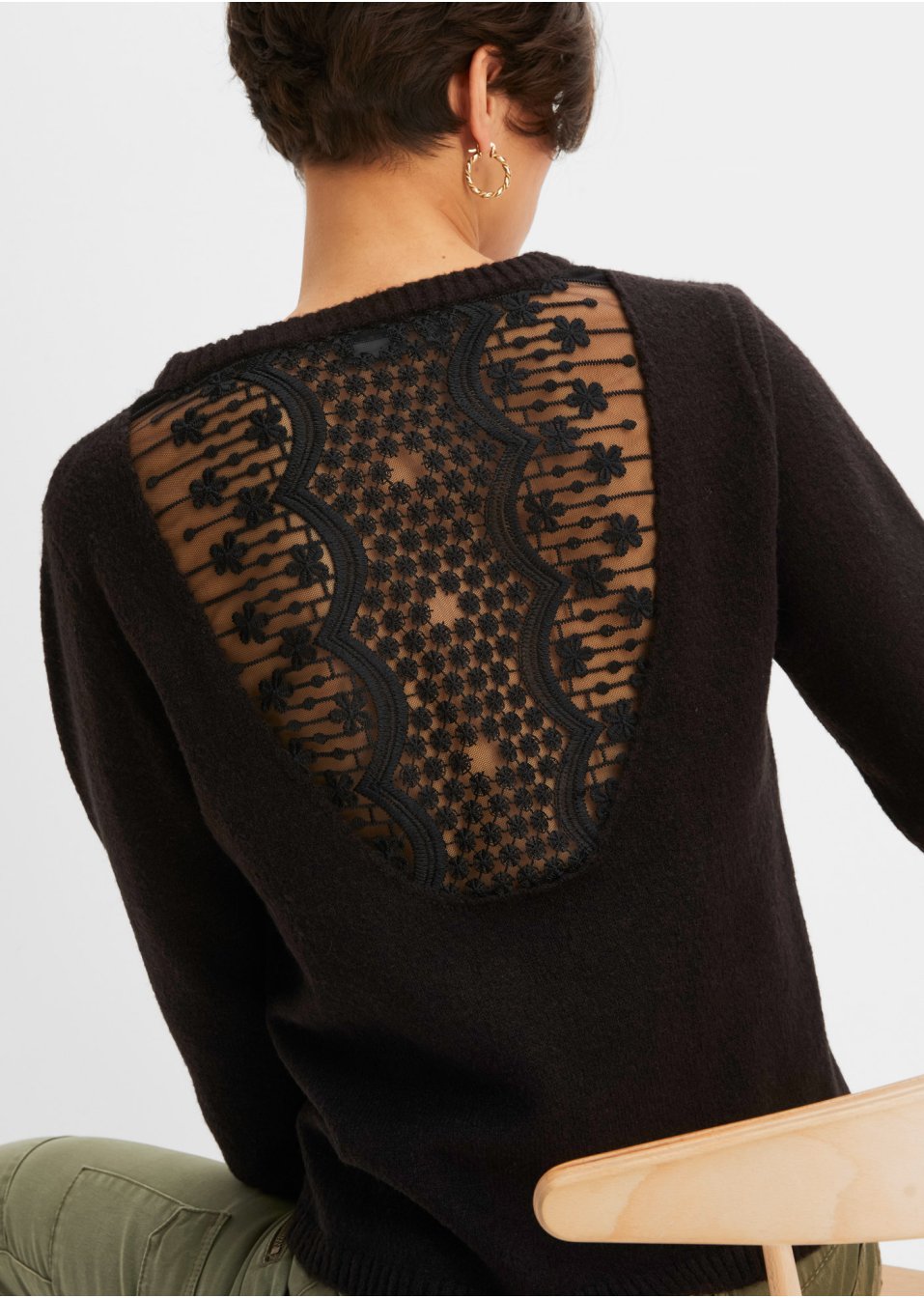 Pull avec détail dentelle