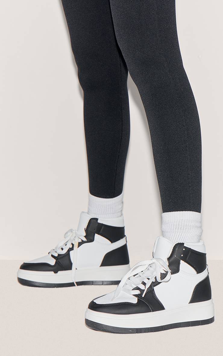 Monochrome Baskets Montantes À Plateforme Et Lacets