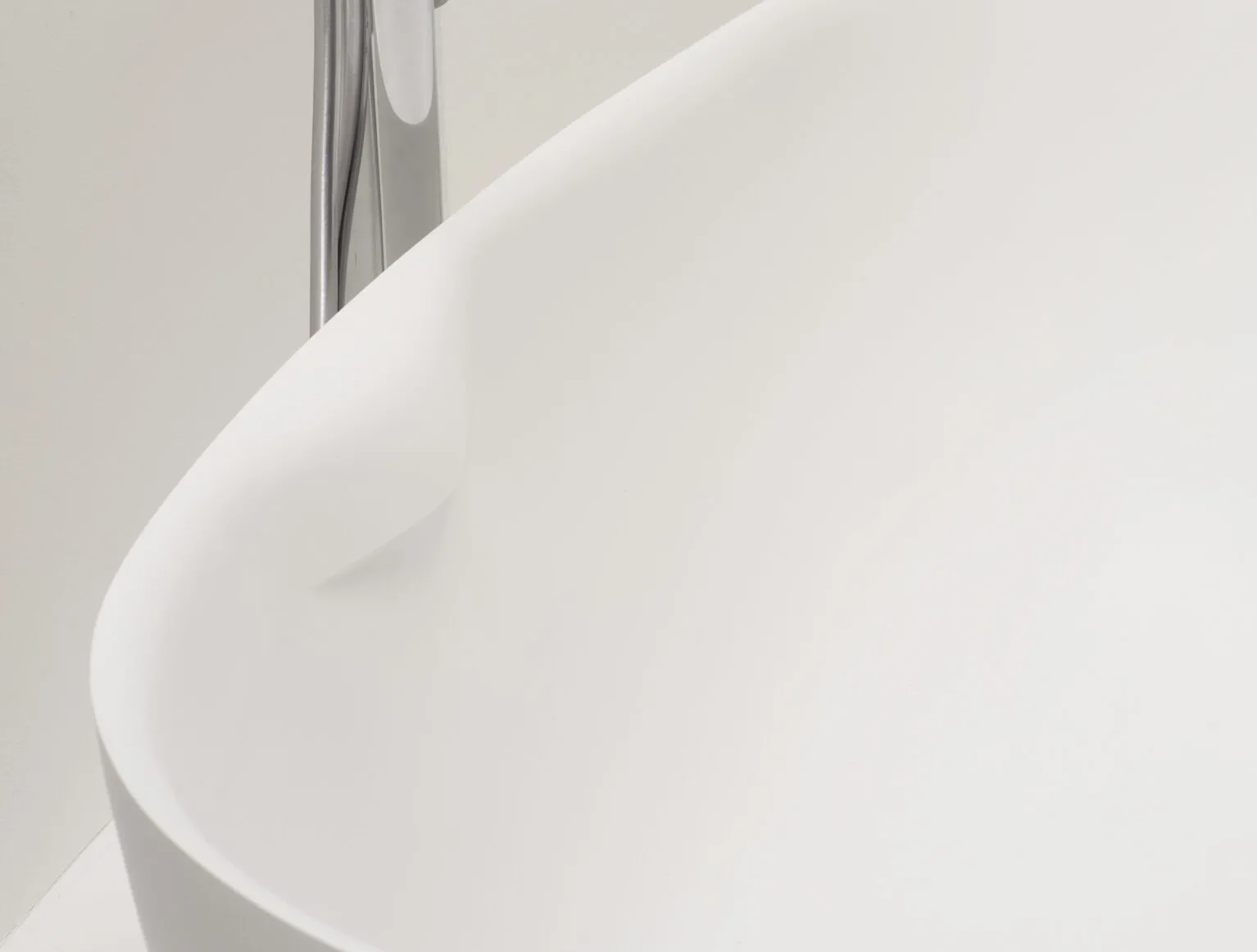 Clou First vrijstaand ligbad solid surface 180x80cm wit mat met plug en sifon wit mat