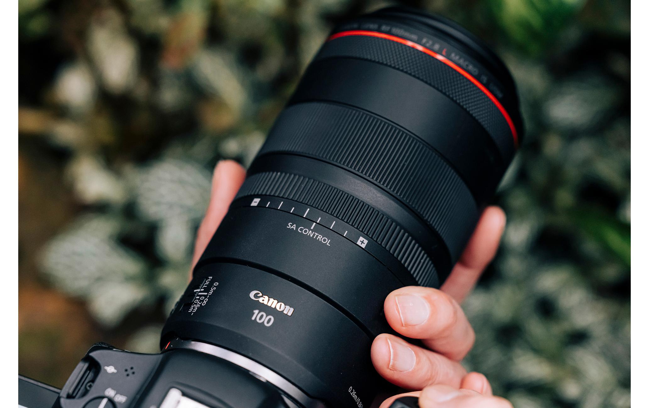 Festbrennweite RF 100mm F/2.8 L Macro IS USM – Canon RF<br>Makroobjektiv mit einer unglaublichen 1.4-fachen Vergrösserung