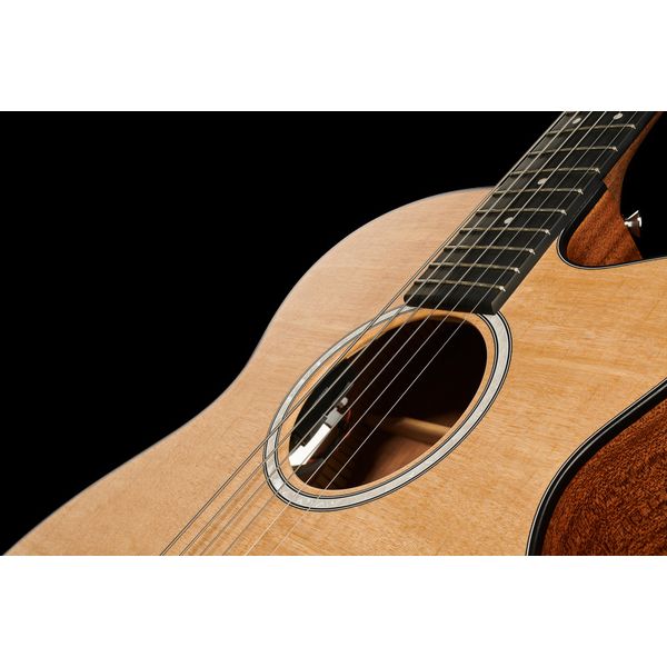 Martin Guitar 000CJr-10E, Sitka, Sapele