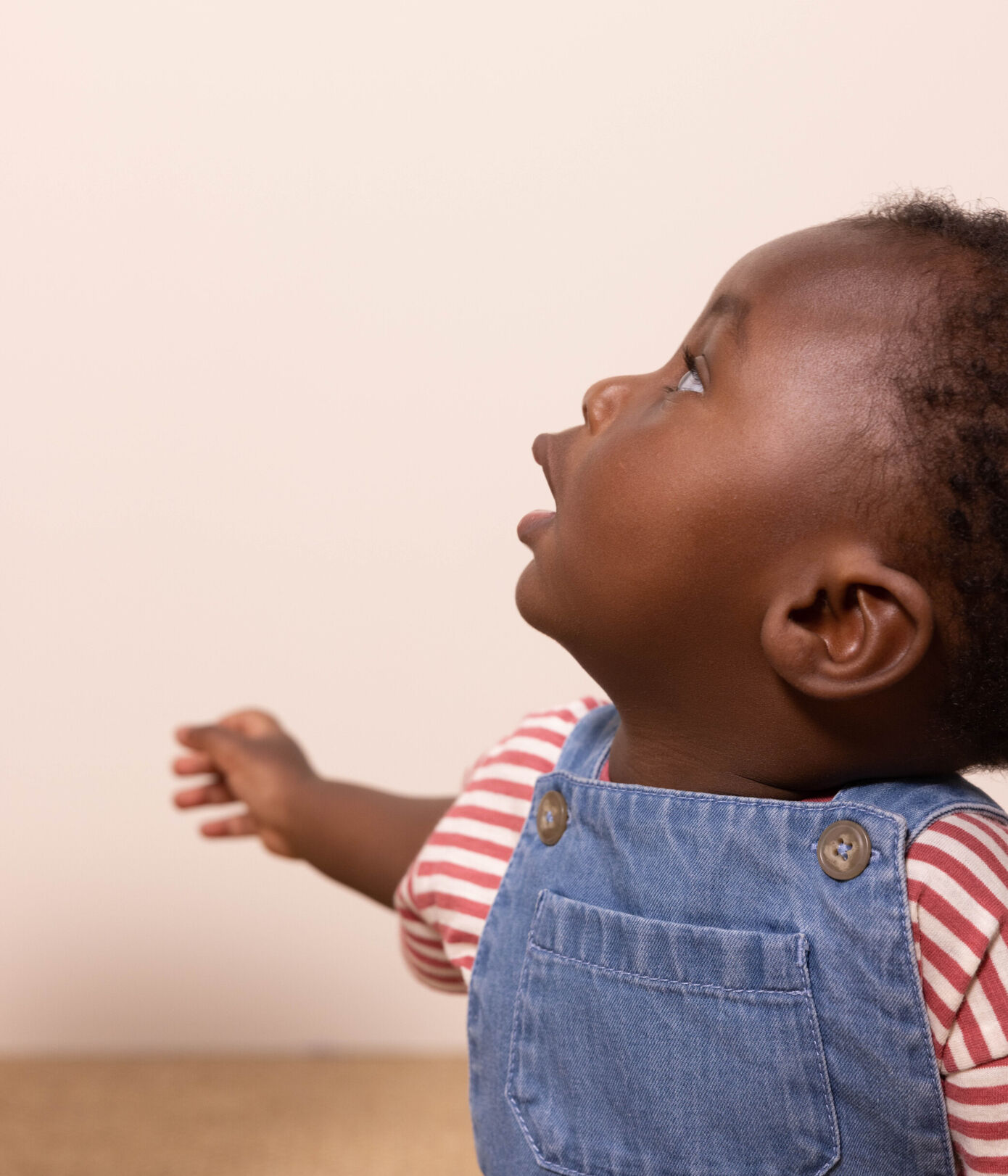 Salopette courte bébé en denim léger