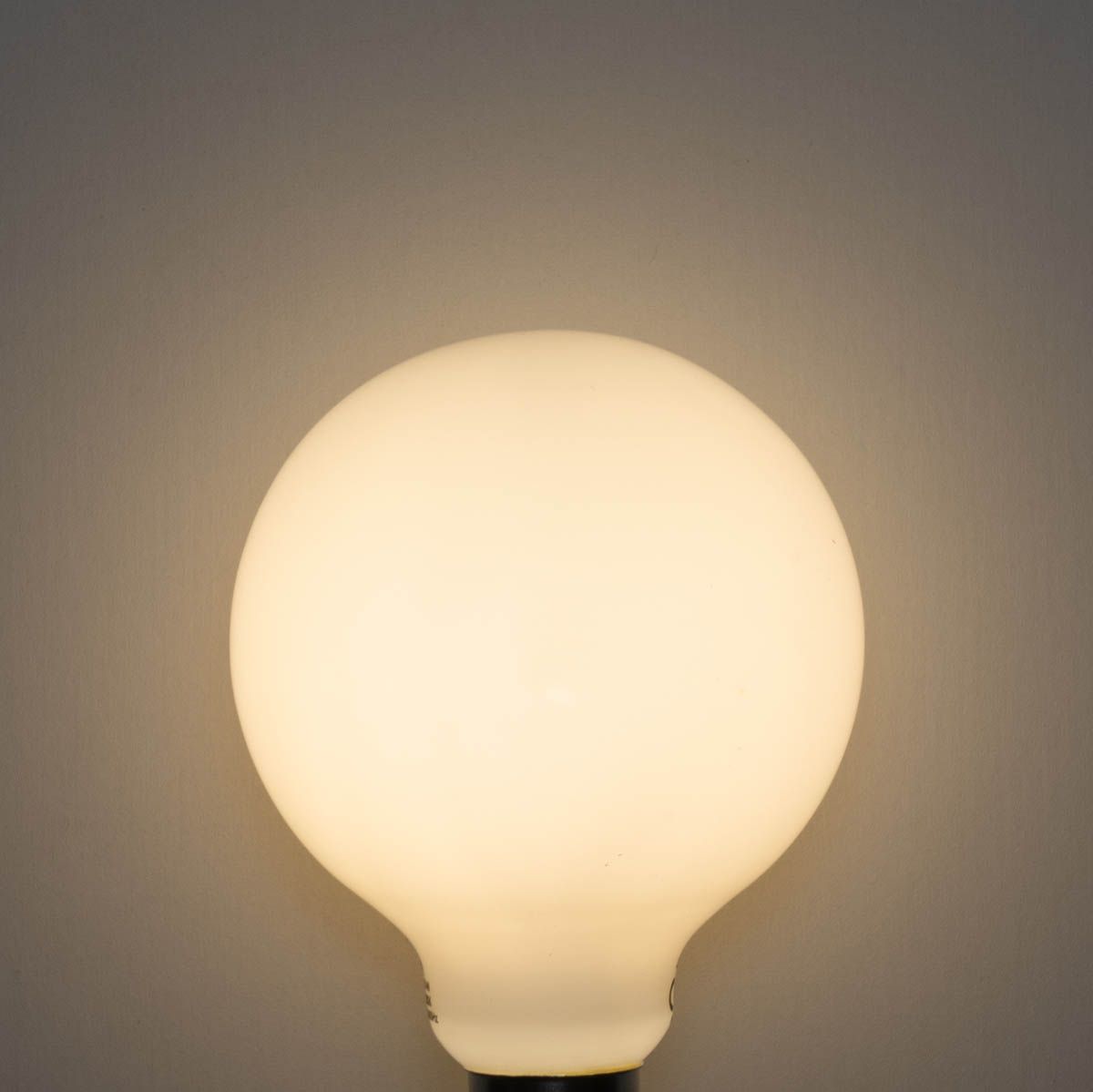 E27 3-staps dimbaar LED lamp opaal G95 4W 450 lm 3000K