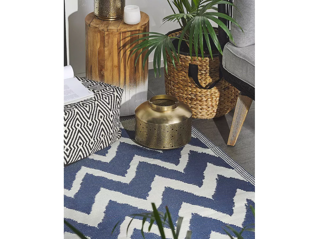 Tapis extérieur au motif zigzag bleu marine 120 x 180 cm SIRSA
