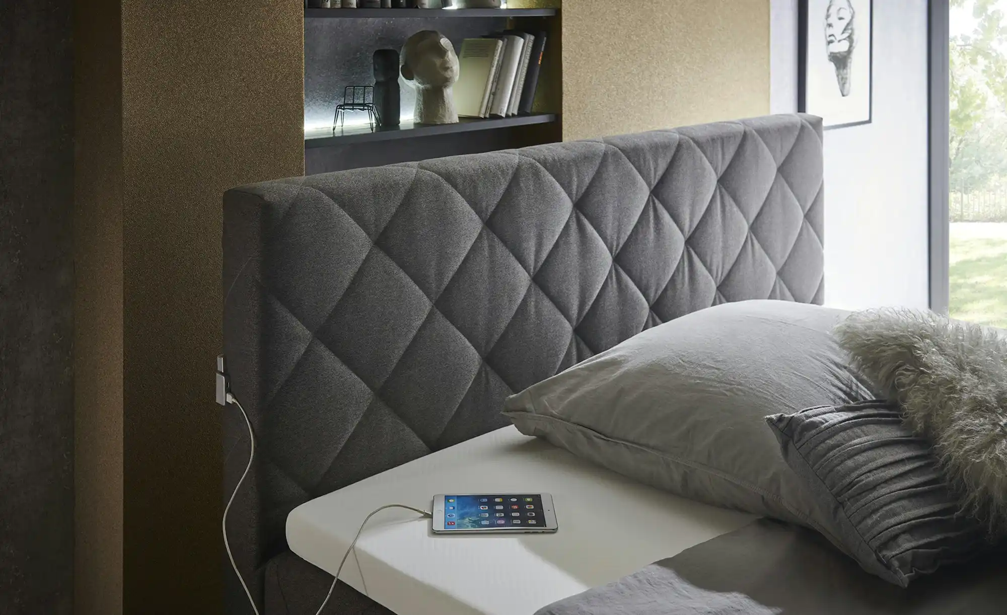 Boxspringbett USB-Anschluss & LED- Beleuchtung  Clara
