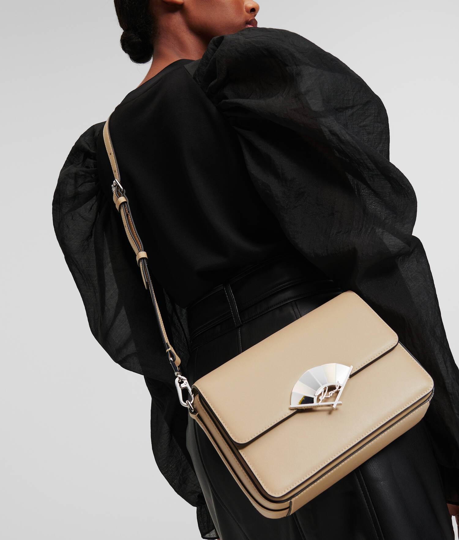 SAC BANDOULIÈRE DE TAILLE MOYENNE K/SIGNATURE FAN