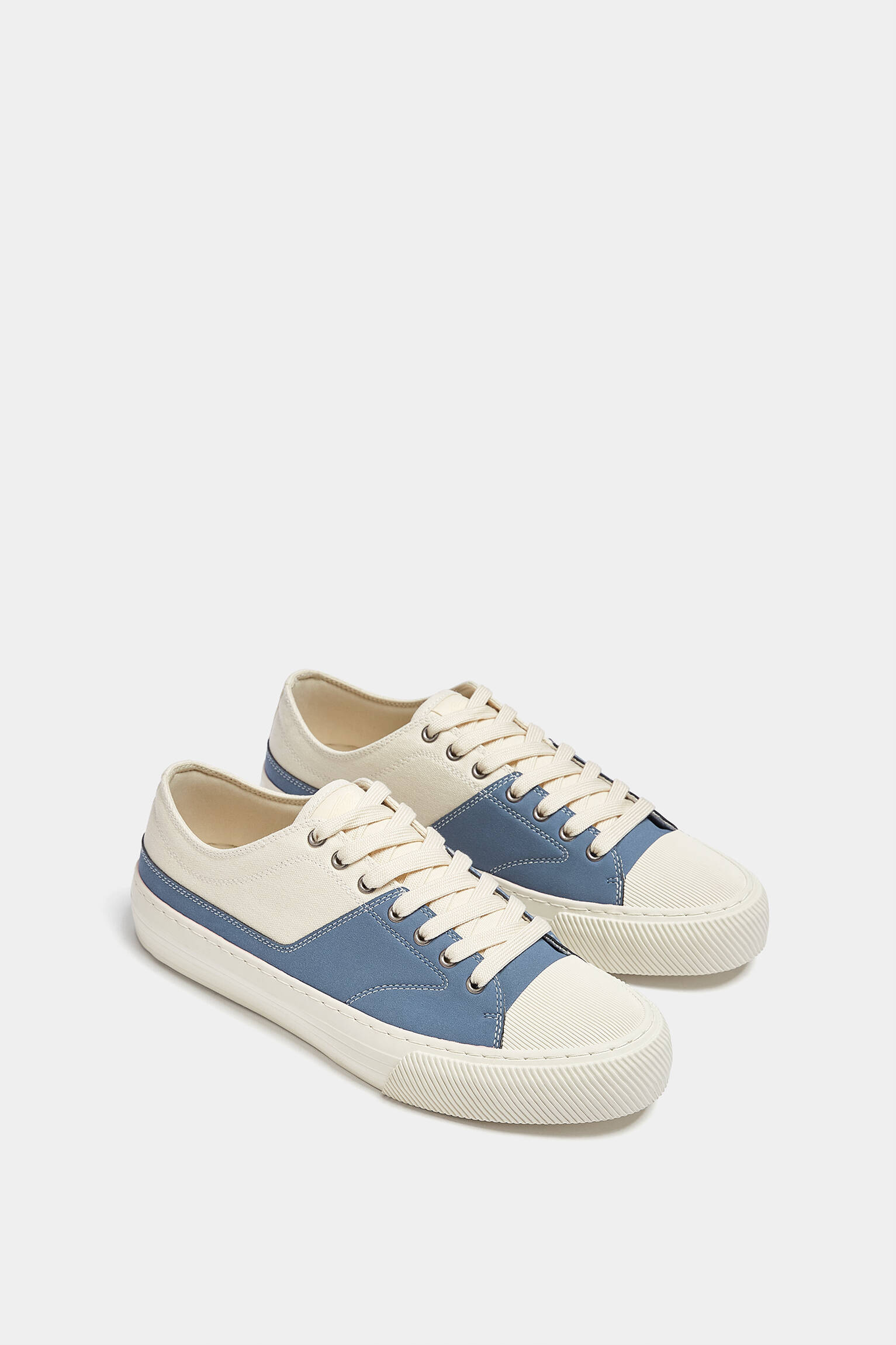 Tênis casuais contrastantes - Azul claro