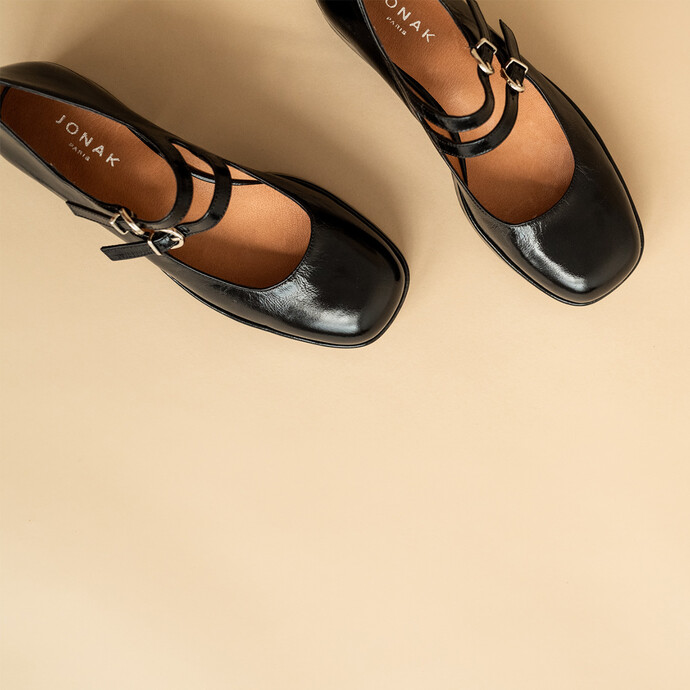 Babies à talons et brides  en cuir brillant noir