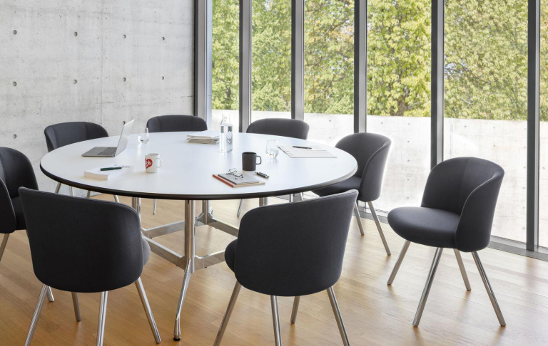 Vitra Mikado Side Chair stoel eiken onderstel Ivory