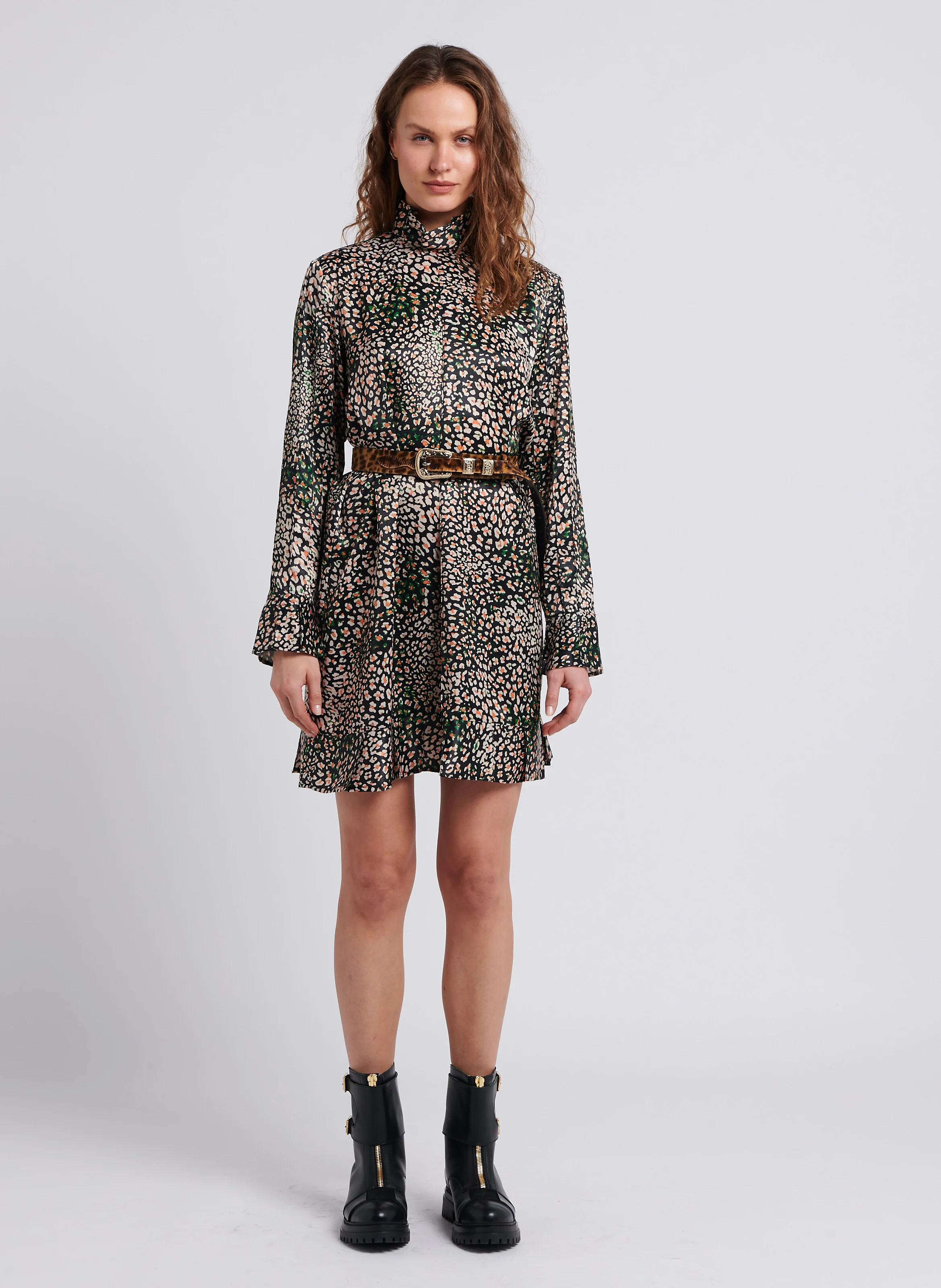 MUSE - Robe courte ample col montant à imprimé léopard | Multicolore