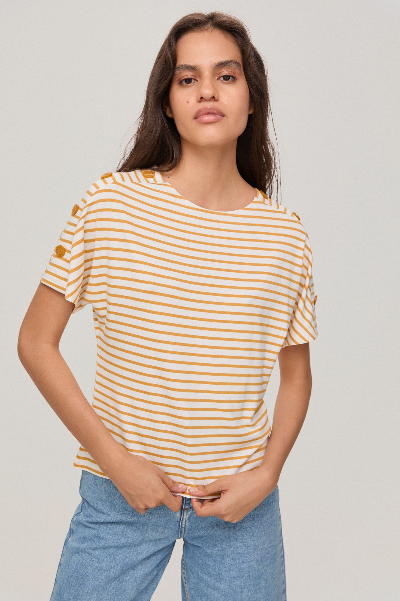 Camiseta listrada com botões - Amarela