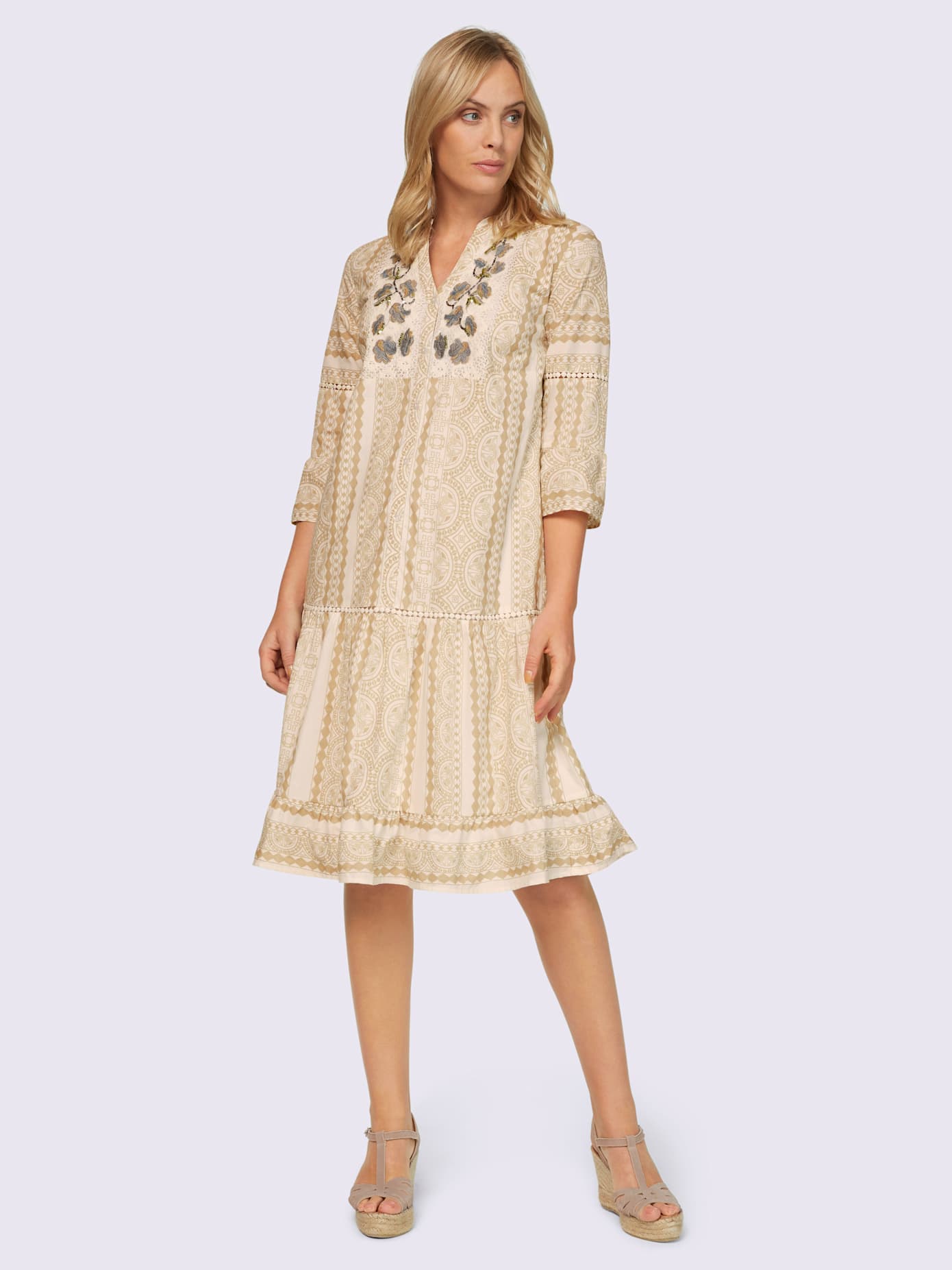 Robe imprimée superbe broderie florale