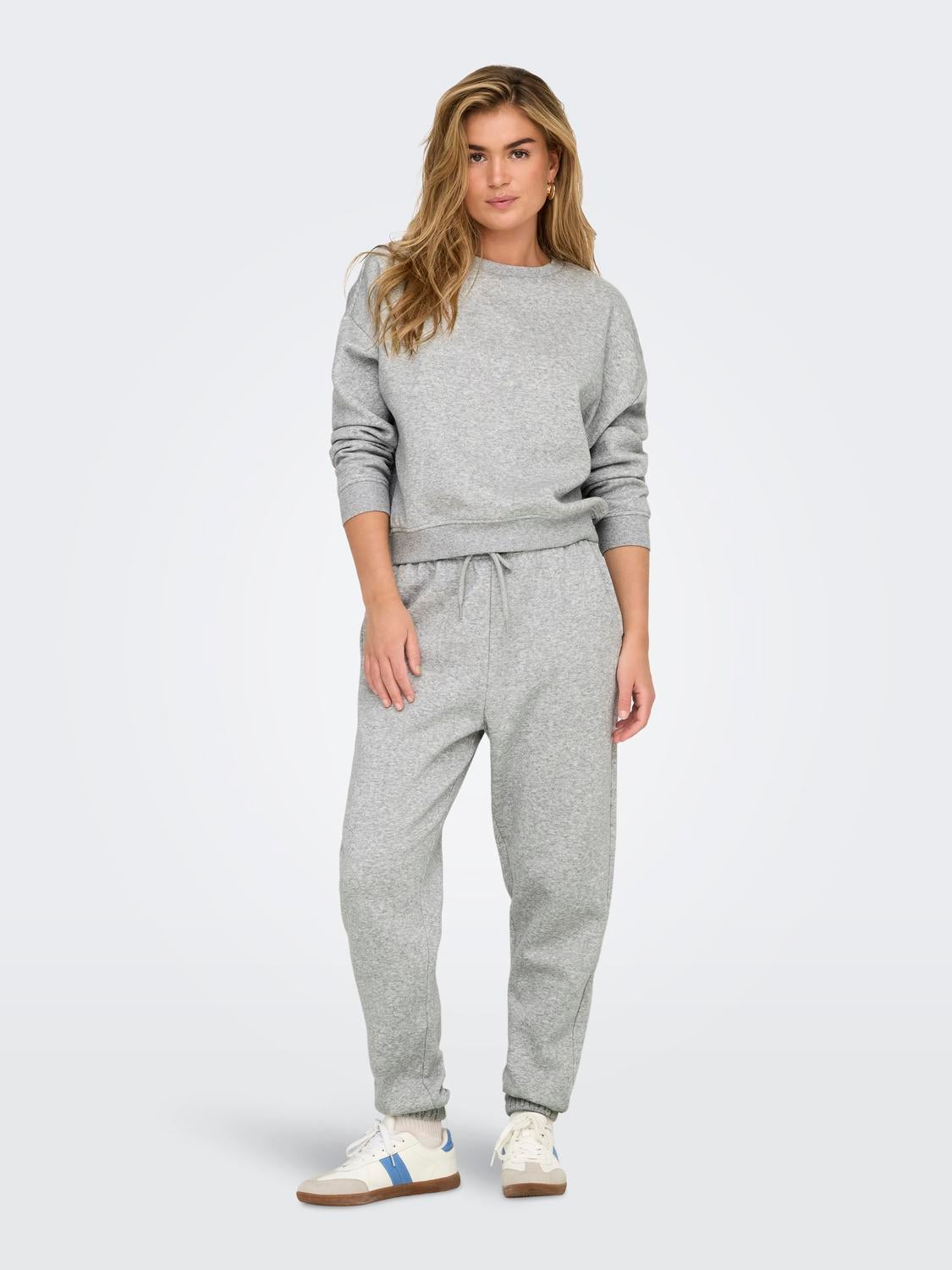ONLSWEAT Normal geschnitten Jogginghose Light Grey Melange