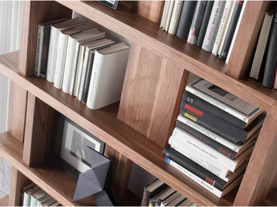 Bibliothèque en bois plaqué de noyer Koza