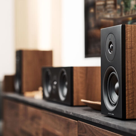 Argon Audio FORUS 4 – betaalbare hifi-wandluidspreker Notenhout