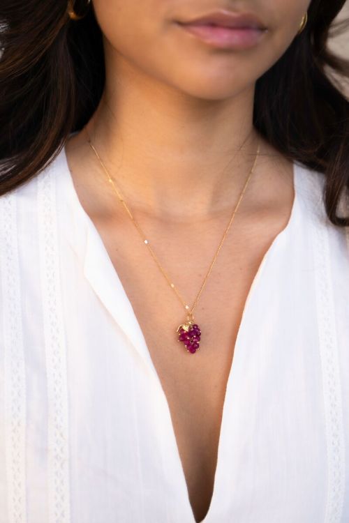 Ketting met fuchsia druiventros