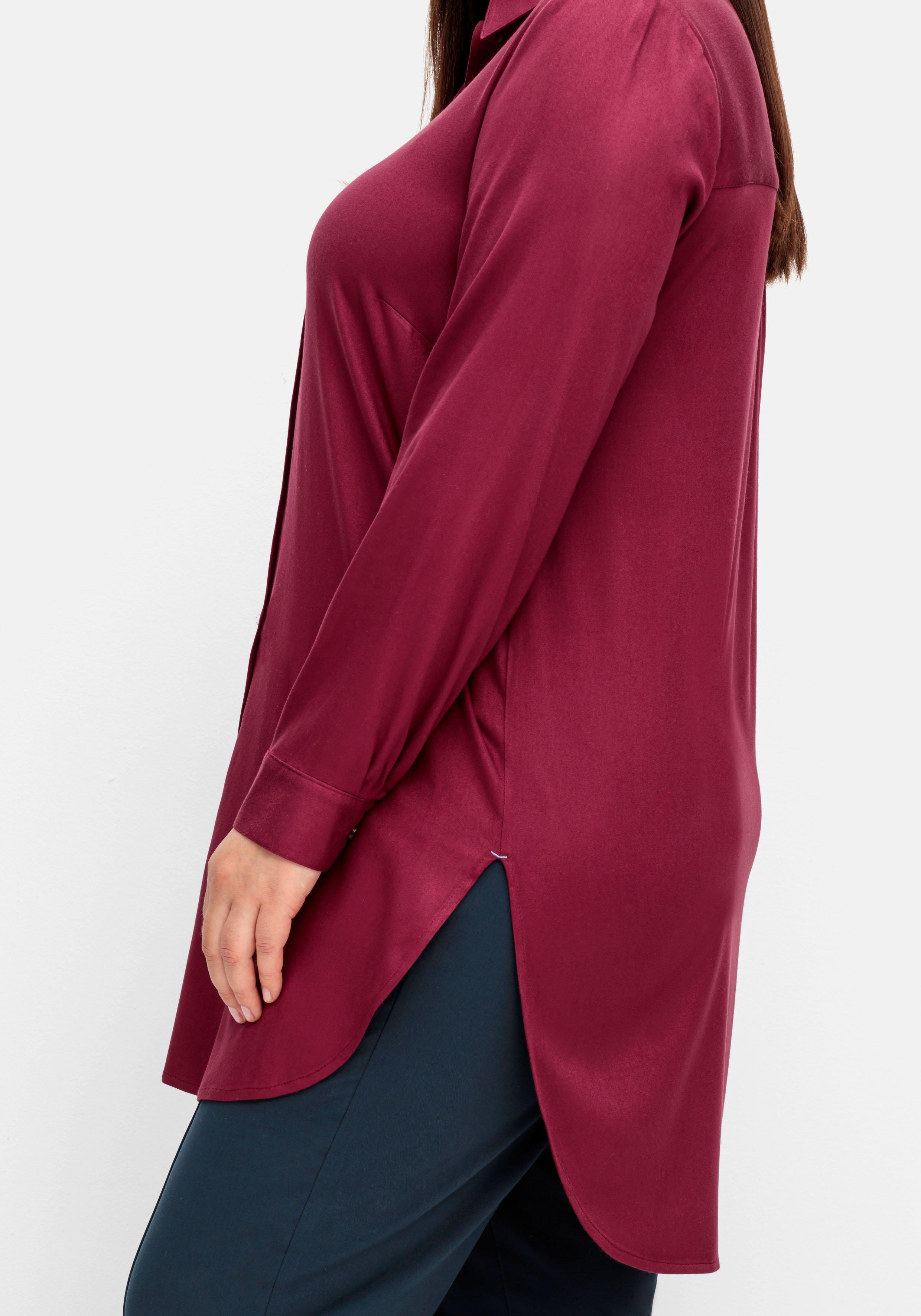 Leicht glänzende Longbluse mit gerundetem Saum