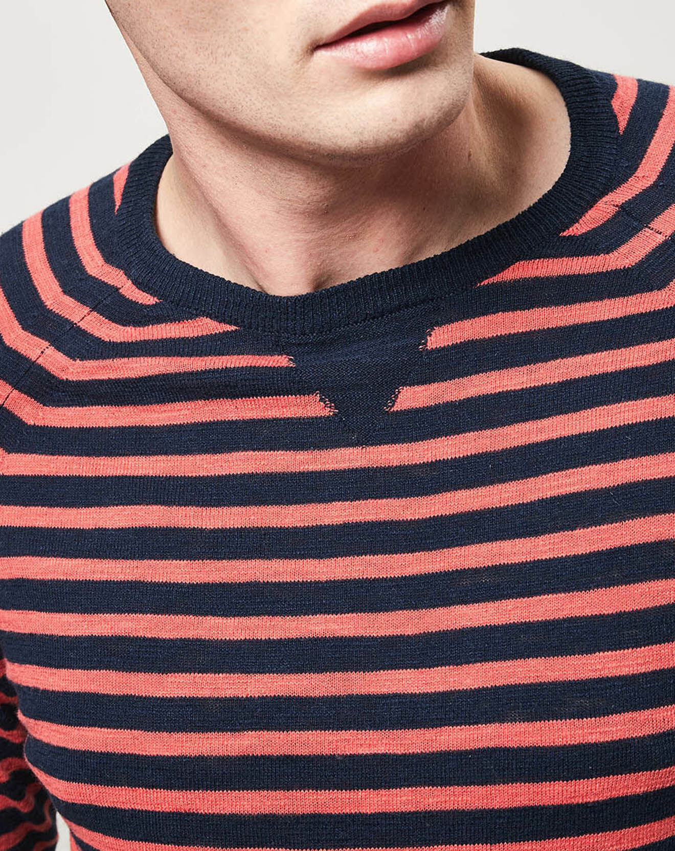Hartford Pull fin Crew Slub Stripe bleu marine/rouge