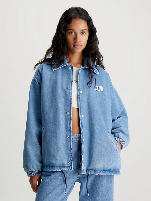 Jaqueta jeans estilo skater com modelagem relaxada