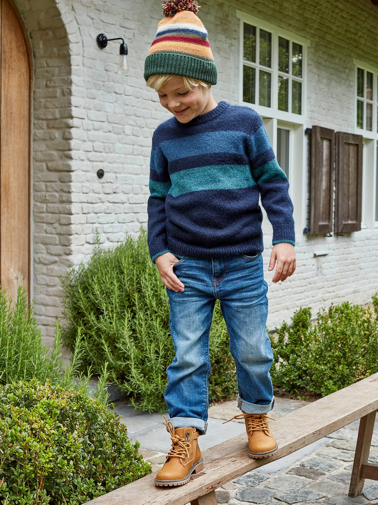 Calça jeans folgada e de cintura baixa para meninos, em denim cinza.