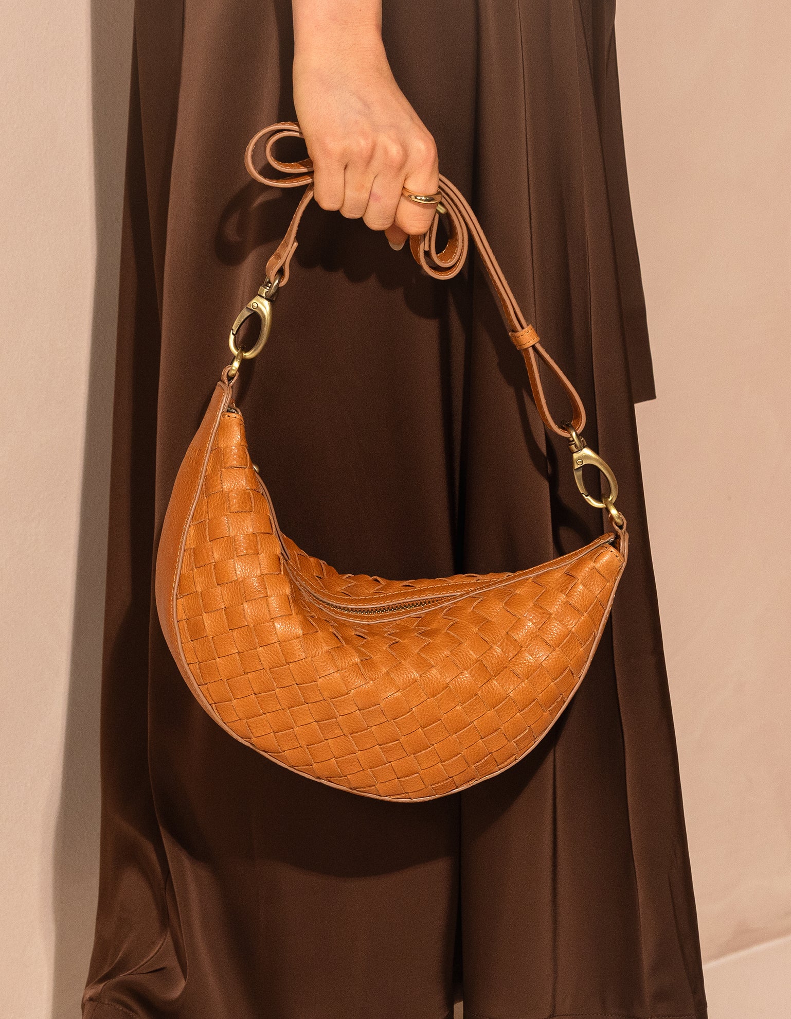 Leo - Wild Oak Woven Soft Grain Leather