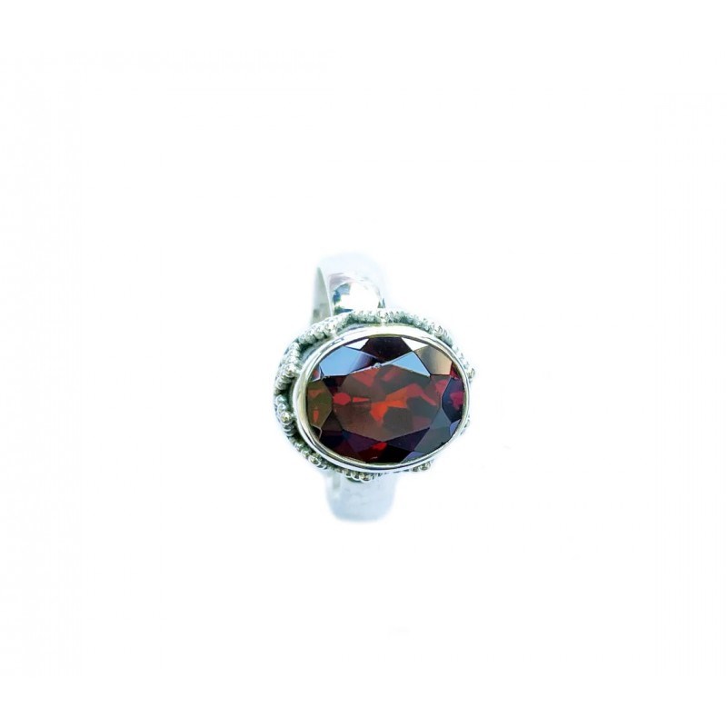 Bague en argent et grenat facetté