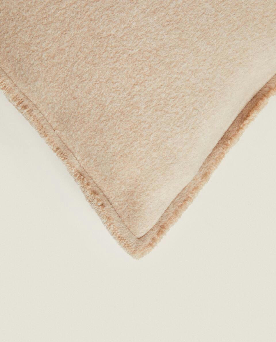 CAPA DE ALMOFADA EM LÃ E SEDA X STUDIO NICHOLSON
