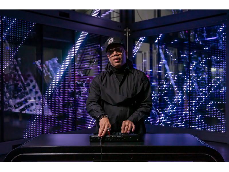 Roland Synthesizer SH-4d Desktop-Synthesizer mit tiefgreifenden Synthese-Tools
