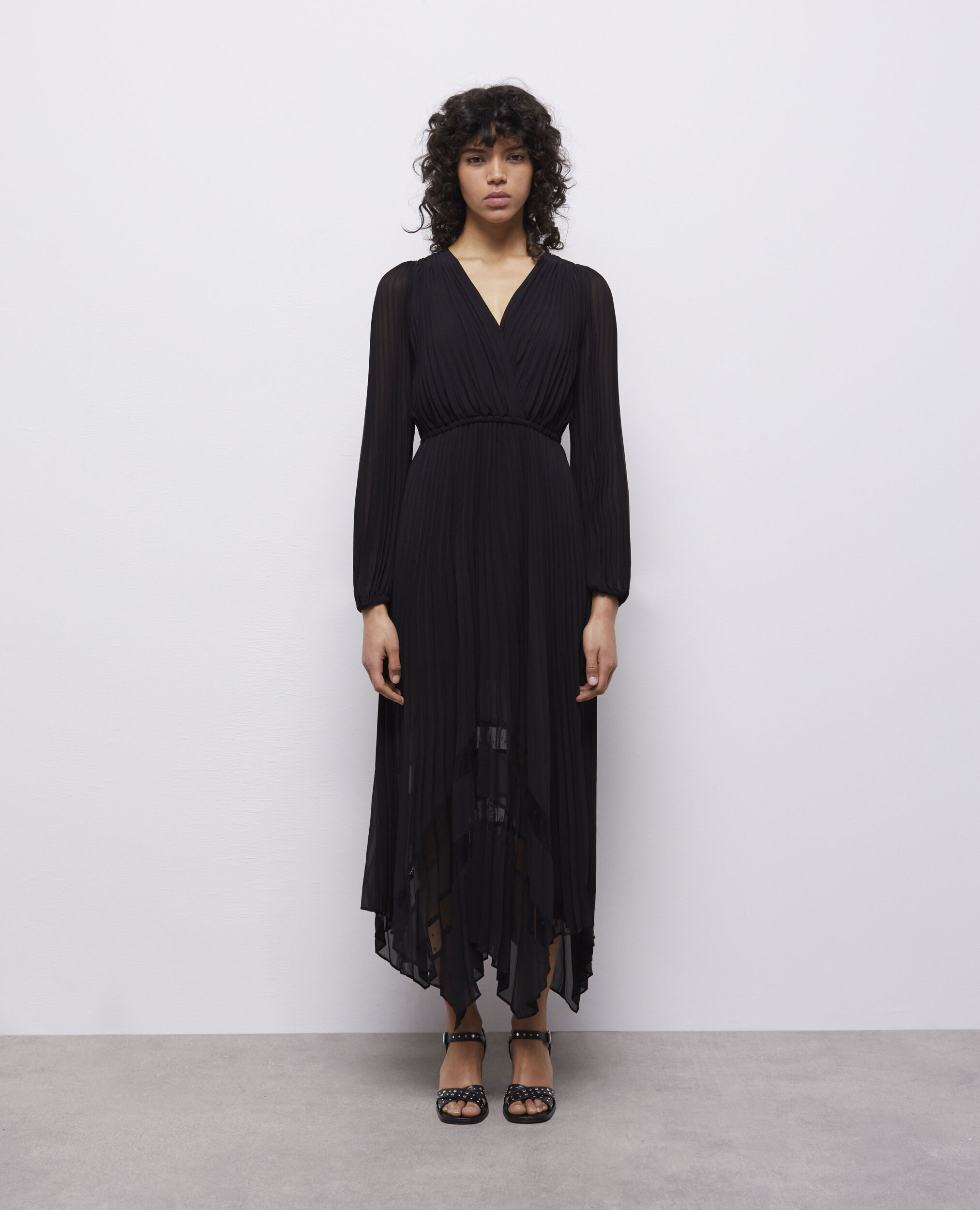 Robe longue plissée noire