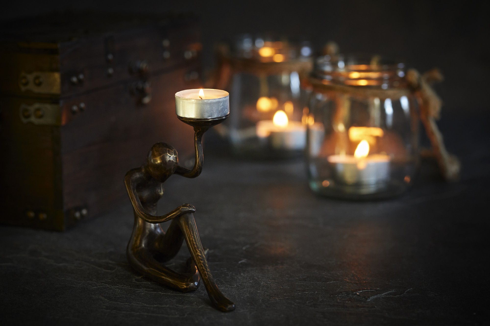 Teelichthalter 'Ballerina', aus Bronze, H 13,5 cm, T 7 cm, B 13 cm von fischer's lagerhaus
