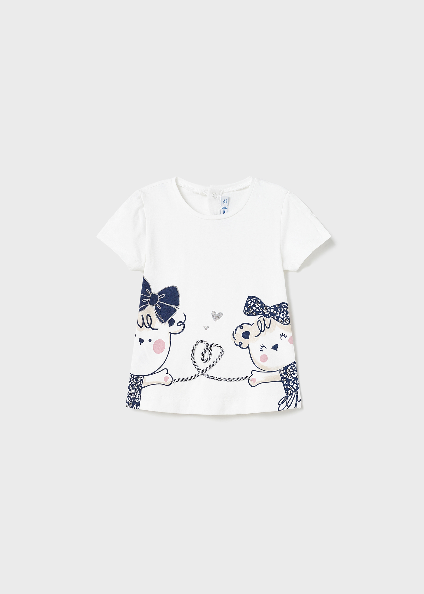 Camiseta infantil com estampa feita em algodão sustentável.
