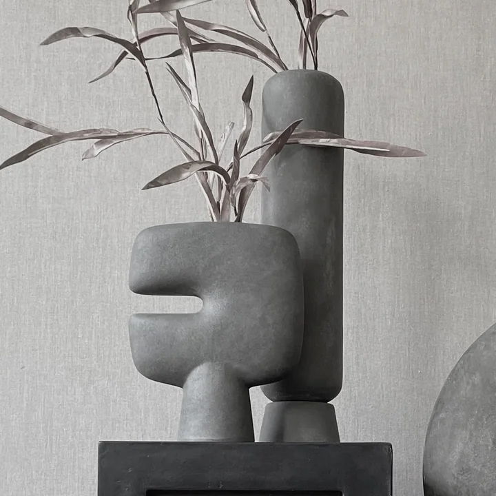 101 Copenhagen - Tribal Vase Medio, dunkelgrau