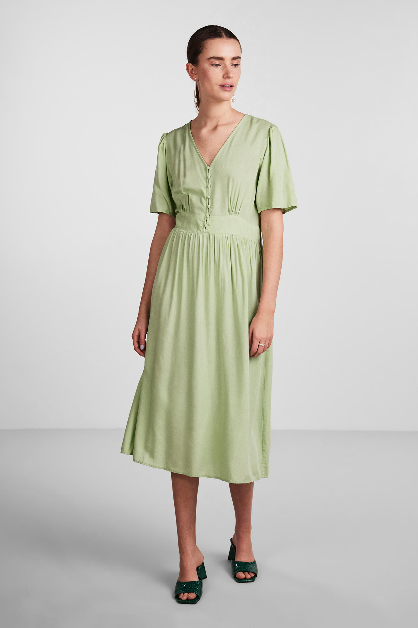 Vestido longo feminino.