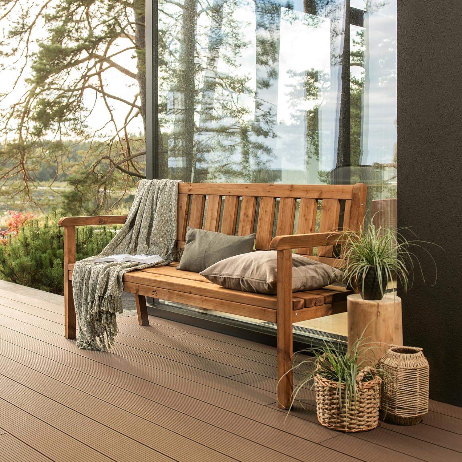AMATA UNGURS Dreifachbank Modernes Design - Wetterfeste Holzbank für Draußen, Terrasse, Hinterhof und Garten Feuerstellen - Ergonomischer und Langlebiger Stuhl, Zeitloses Design (Braun)