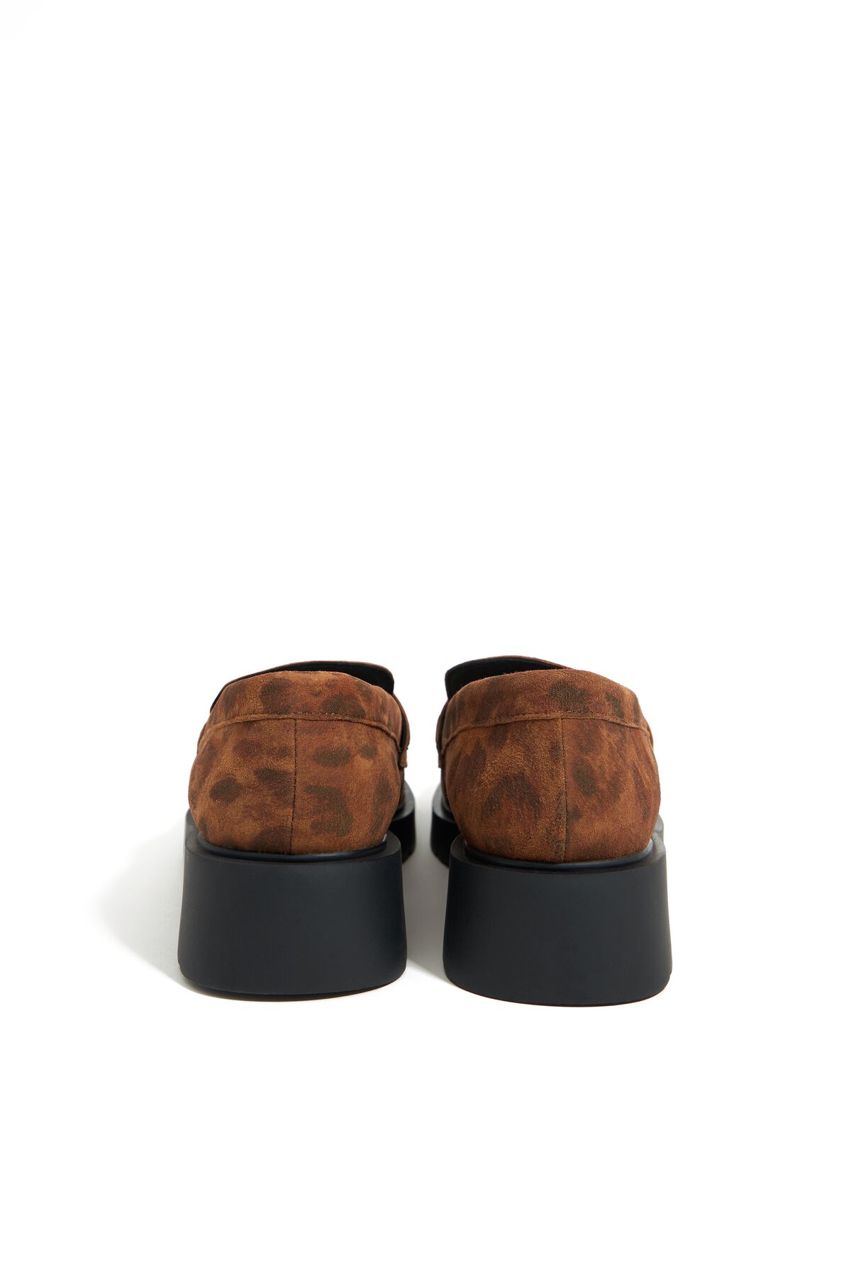 Mocassim de camurça com estampa de leopardo