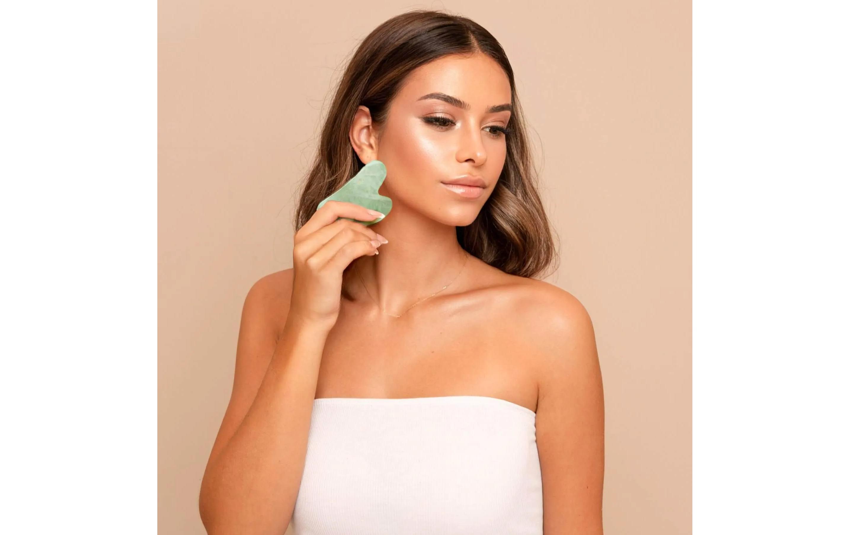 Gua Sha JadeGua Sha für sichtbar glattere Falten und verbesserte Hautstruktur