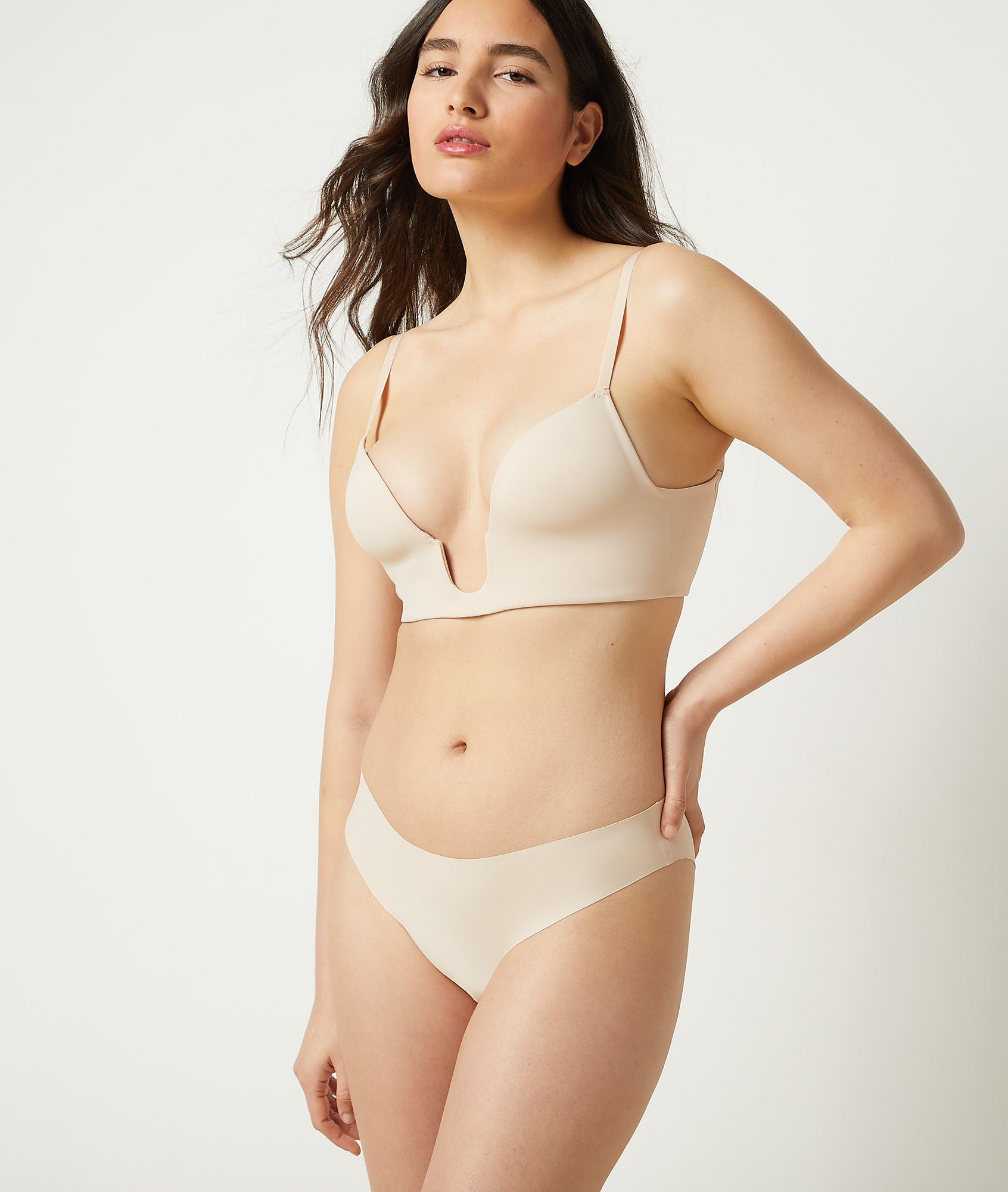 Soutien-gorge sans armatures coques fines spécial décolleté